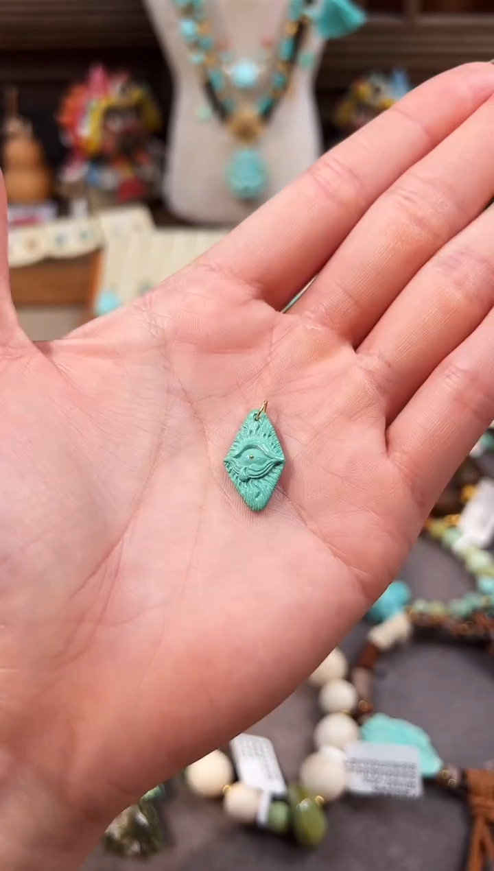 18K金镶嵌绿松石提溜荷鲁斯之眼