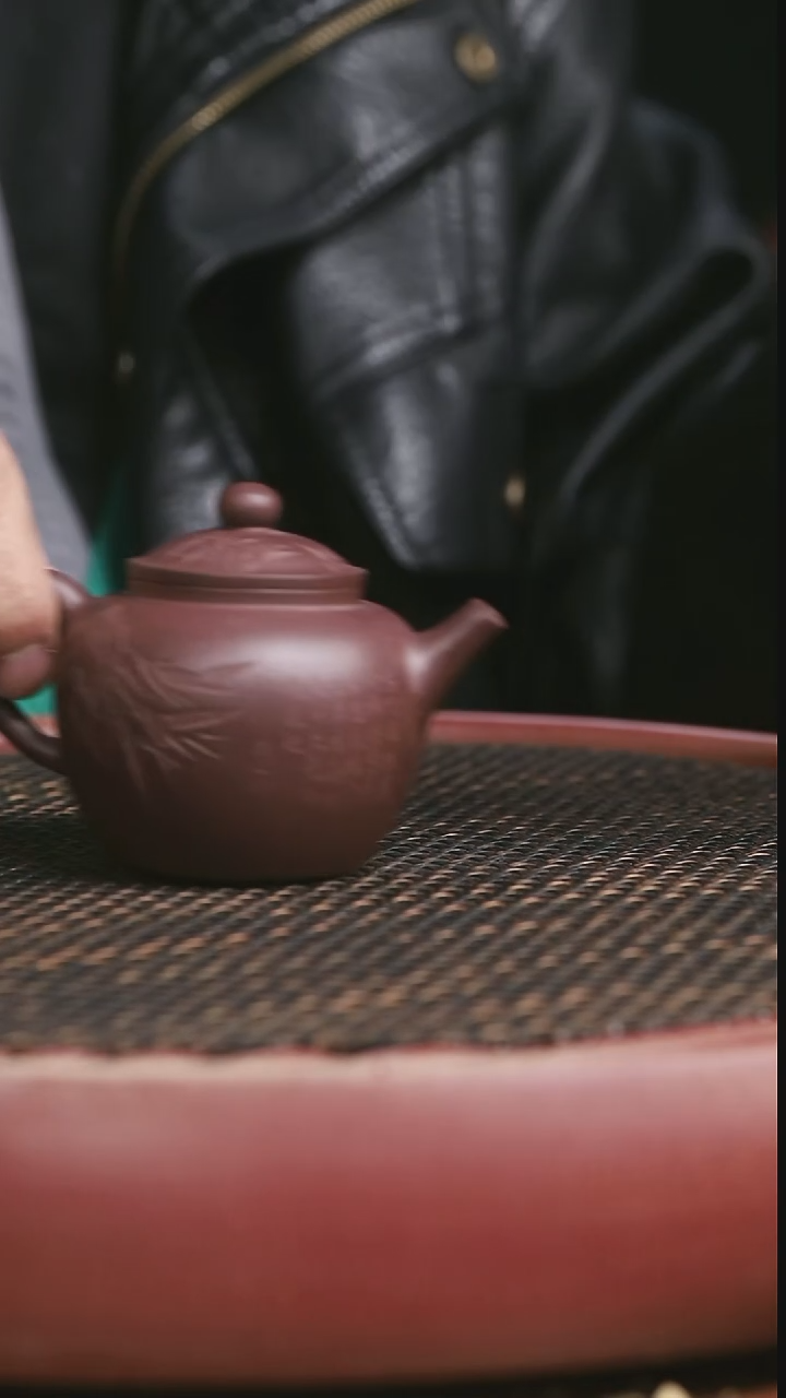 茶壶紫砂5号全手工老紫泥宫灯170CC刻绘竹微微暇