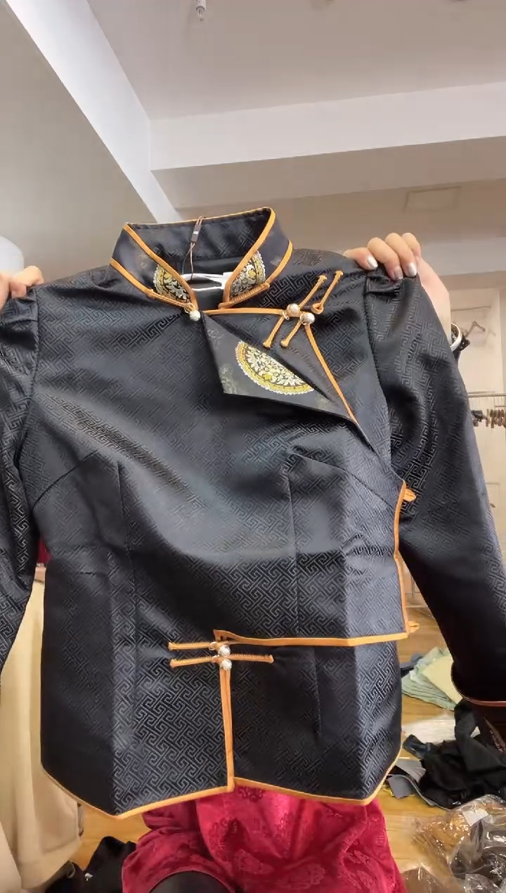 外套 M码   105斤以里