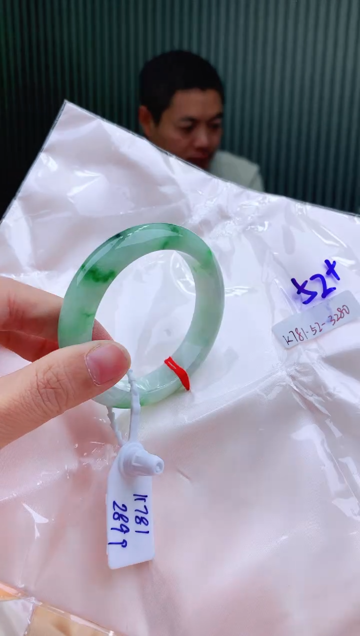 未镶嵌手镯翡翠52