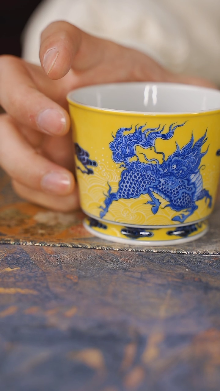 【闪购商品】杯水造青海黄釉双麒麟直口杯