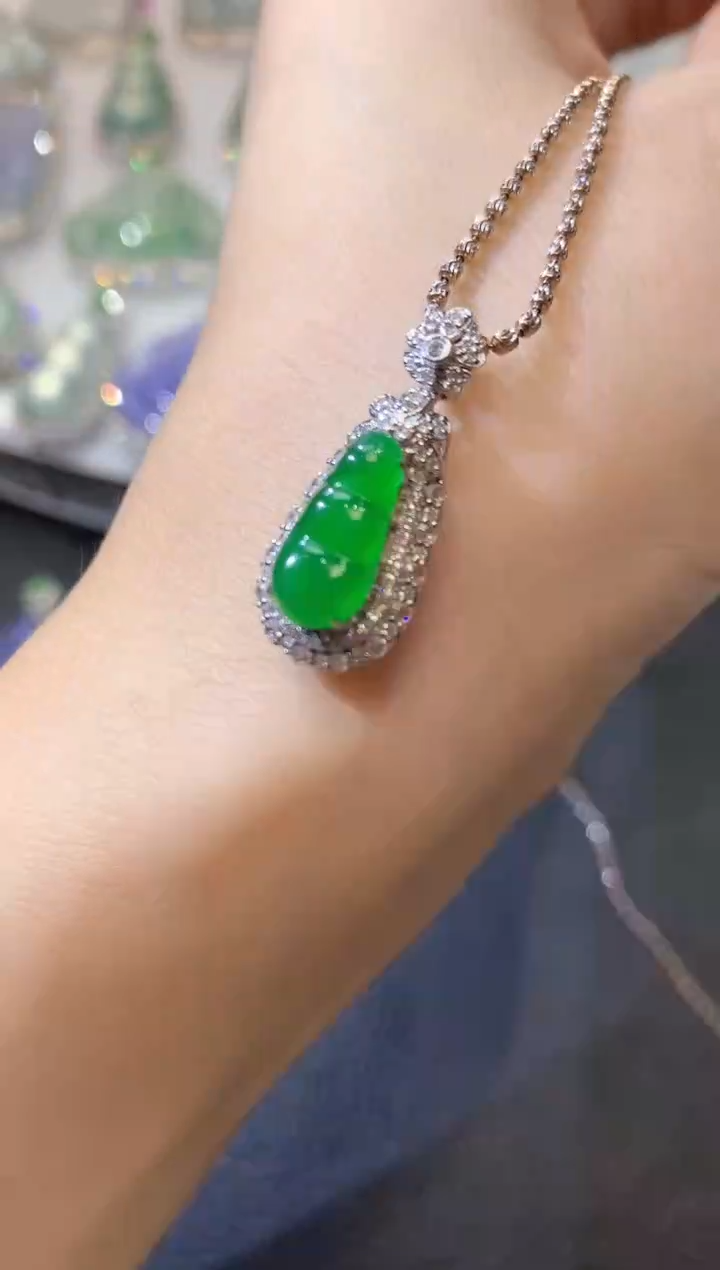 【闪购商品】翡翠吊坠(不含链)18K金镶嵌D9