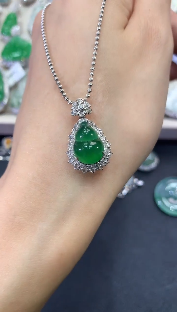 【闪购商品】翡翠吊坠(不含链)18K金镶嵌q20          