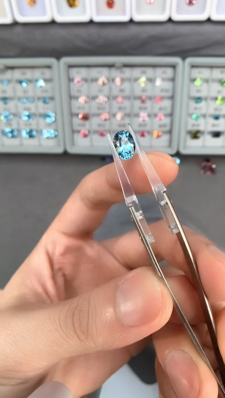 【闪购商品】定制海蓝宝石裸石未镶嵌1.7ct
