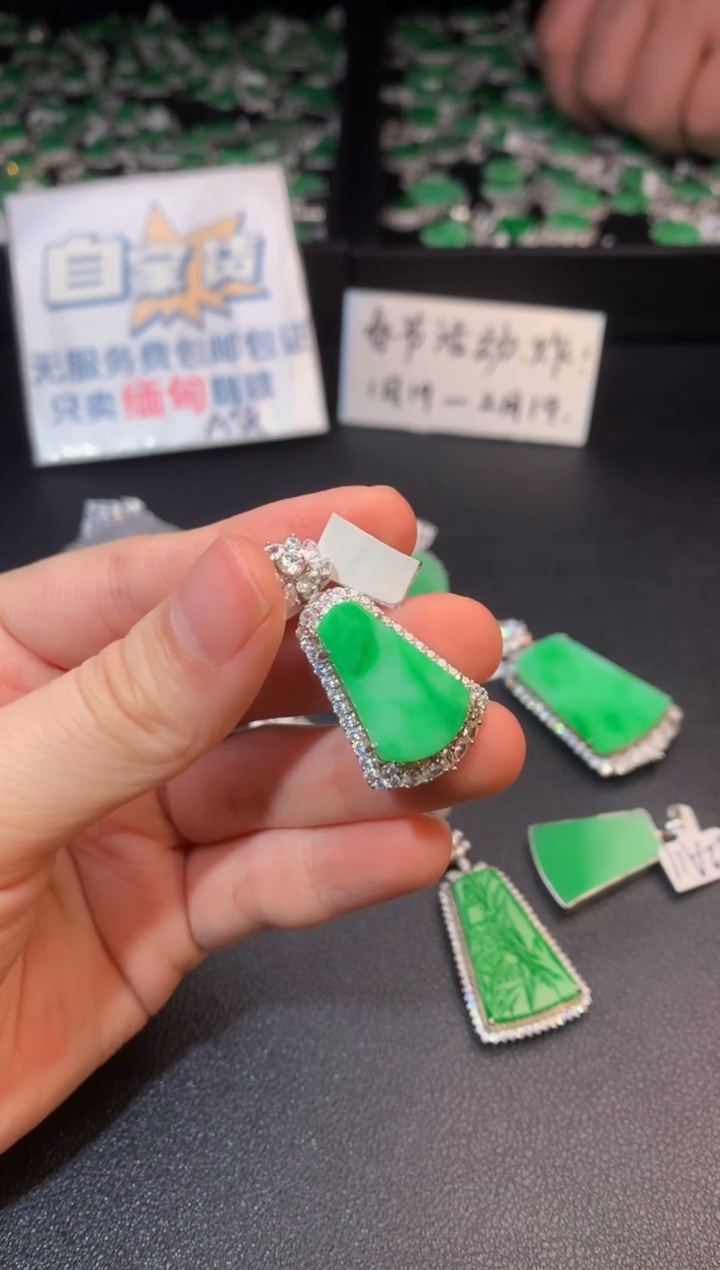 【闪购商品】翡翠颈饰银S925镶嵌翡翠1