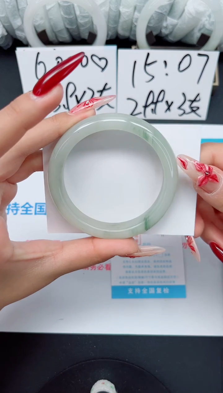 【闪购商品】石英质玉手镯合金b38