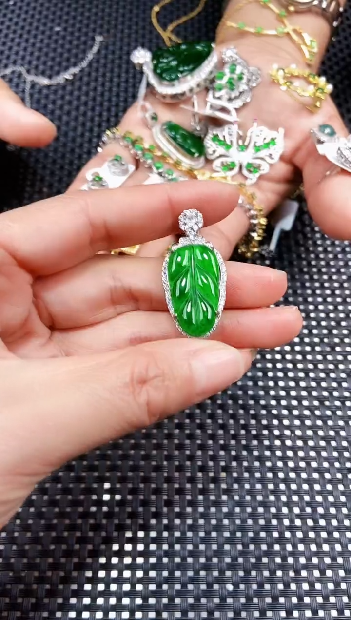 【闪购商品】翡翠吊坠(不含链)未镶嵌111111111