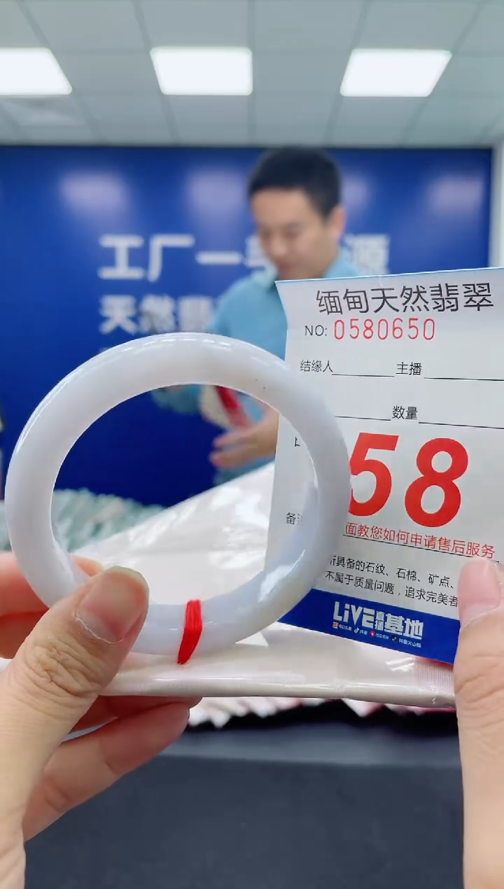 未镶嵌手镯翡翠天然翡翠手镯