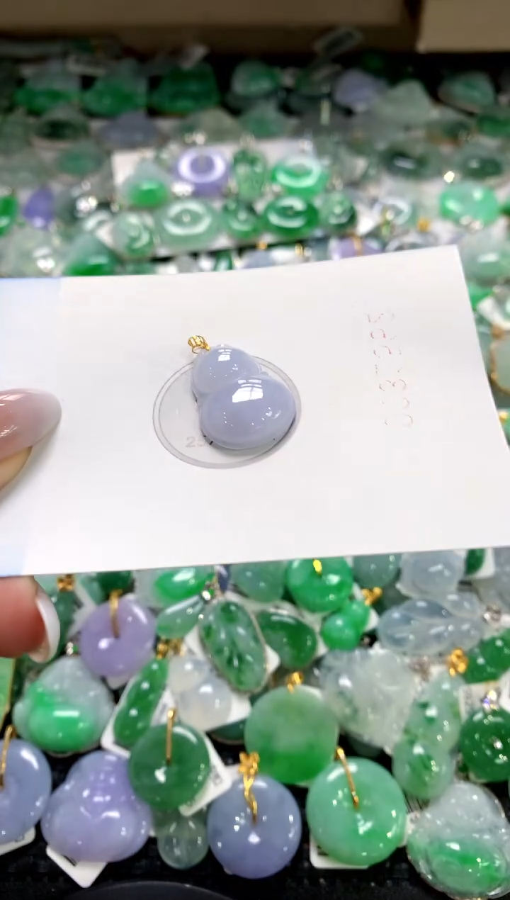 颈饰18K金镶嵌翡翠1111111111111111