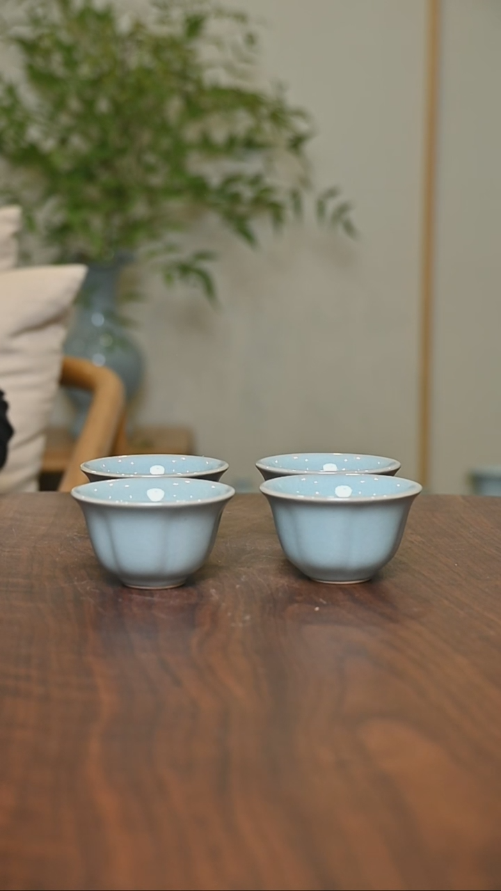 其他葵口杯 4只 微瑕 天青釉 朱家款
