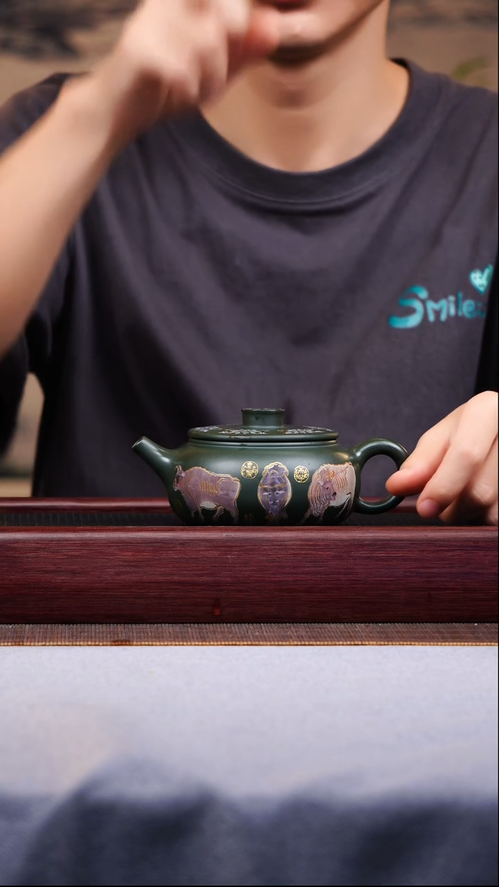 茶壶紫砂宜兴原矿紫砂作品  五牛壶