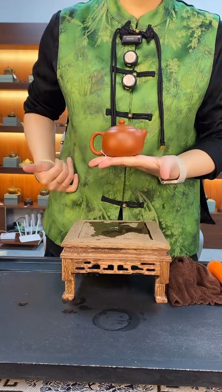 茶壶紫砂光器卡盖西施 原矿朱泥 徐霞