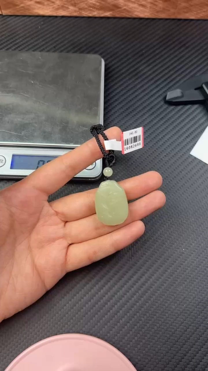 【闪购商品】和田玉吊坠(赠链)未镶嵌且末微色差迪克兰二细