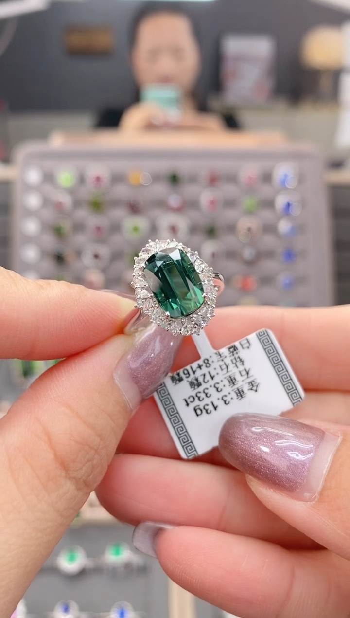 碧玺戒指18K金镶嵌3.33   