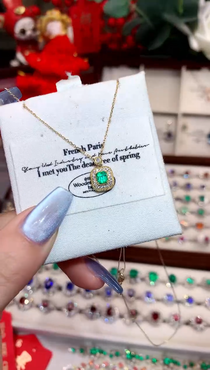 【闪购商品】祖母绿项链18K金镶嵌0.38ct/天然宝石/七天无理由