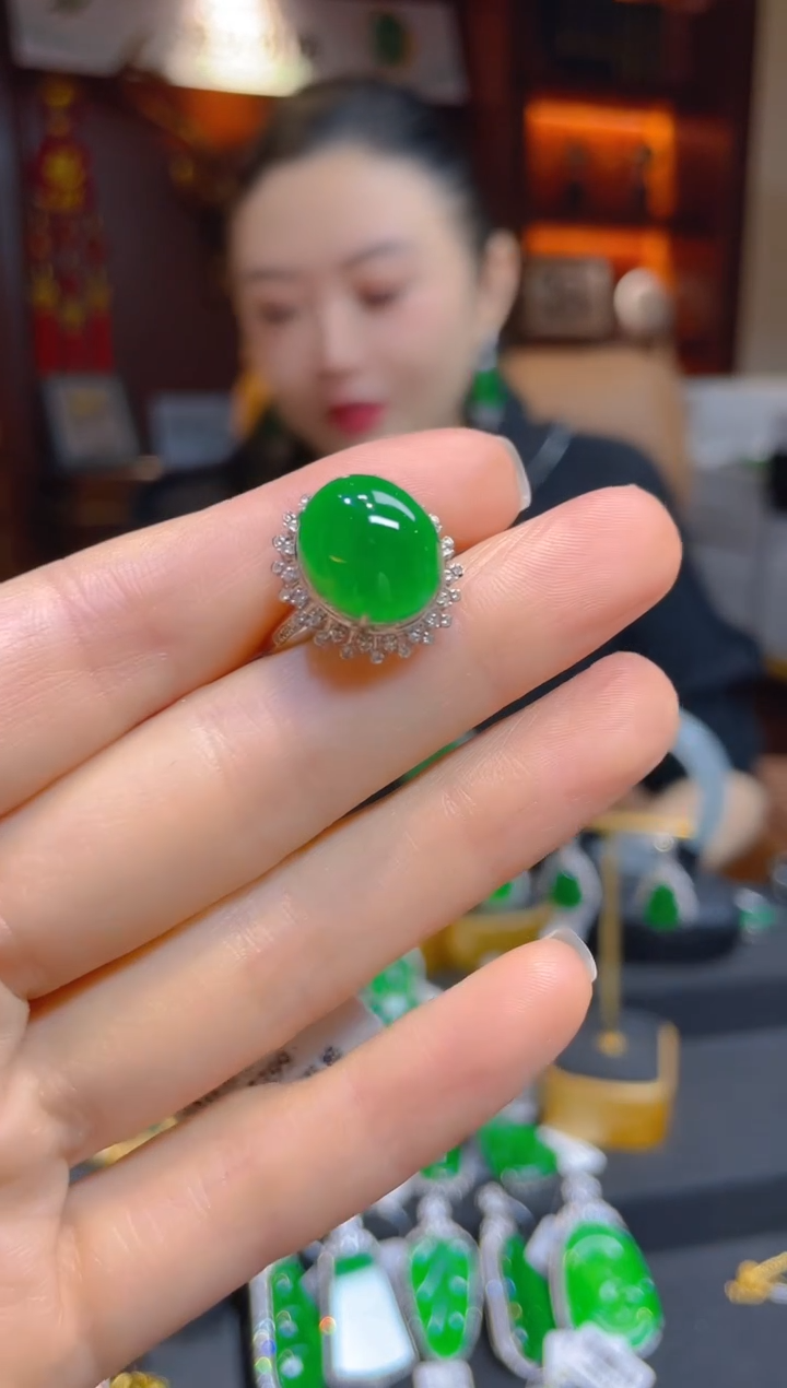 【闪购商品】翡翠戒指18K金镶嵌114299天然A货翡翠戒指
