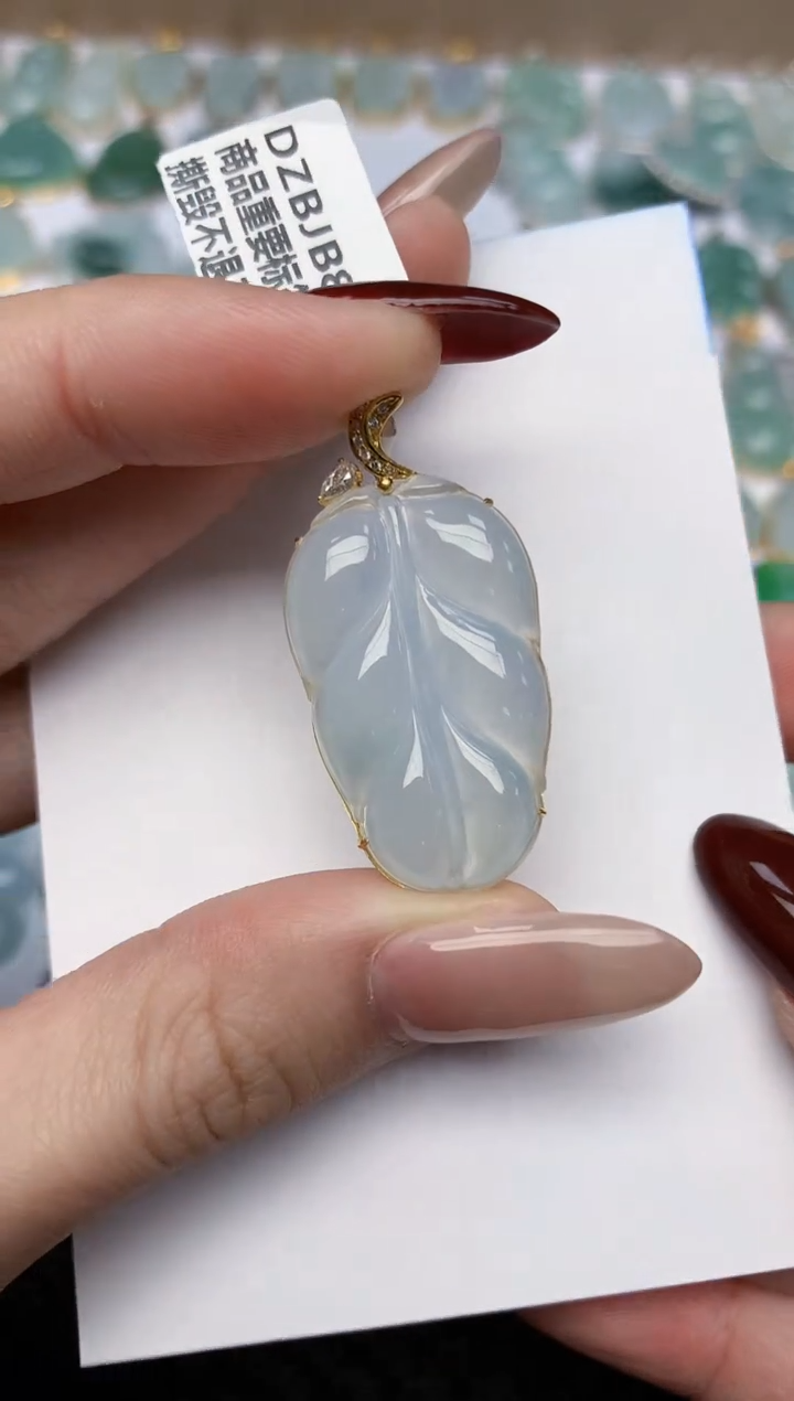 【闪购商品】翡翠颈饰18K金镶嵌天然翡翠a货