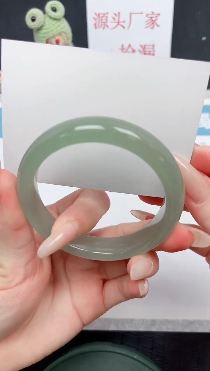 【闪购商品】石英质玉手镯未镶嵌17-58.2