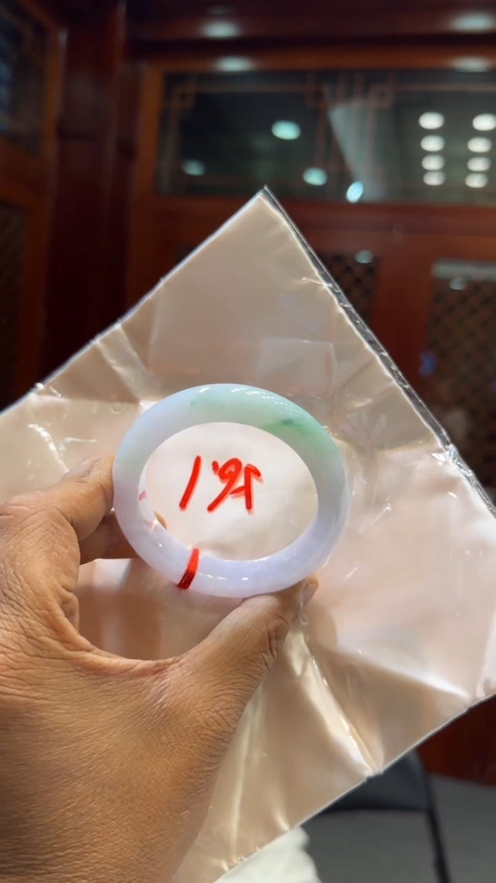 翡翠手镯未镶嵌手镯