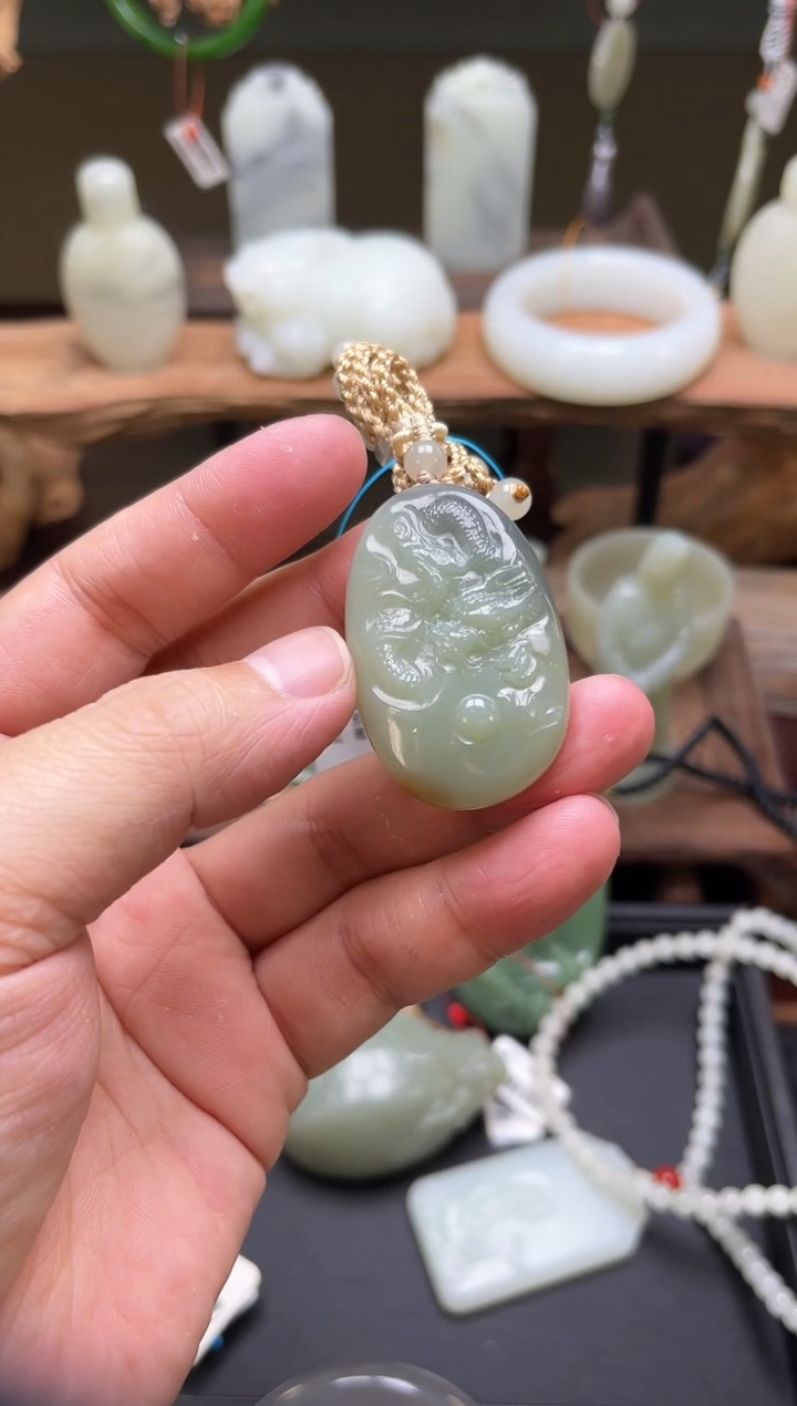 【闪购商品】和田玉吊坠未镶嵌若羌楼兰三色 随形龙 9007461