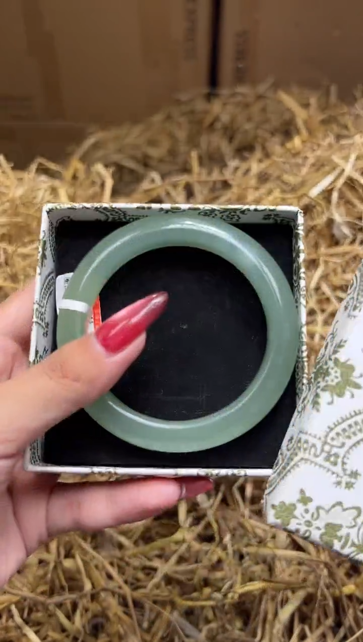 未镶嵌手镯石英质玉D9411