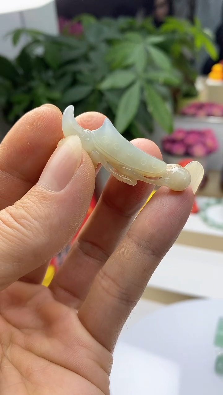 颈饰未镶嵌翡翠戴*荣54天然缅甸翡翠A货