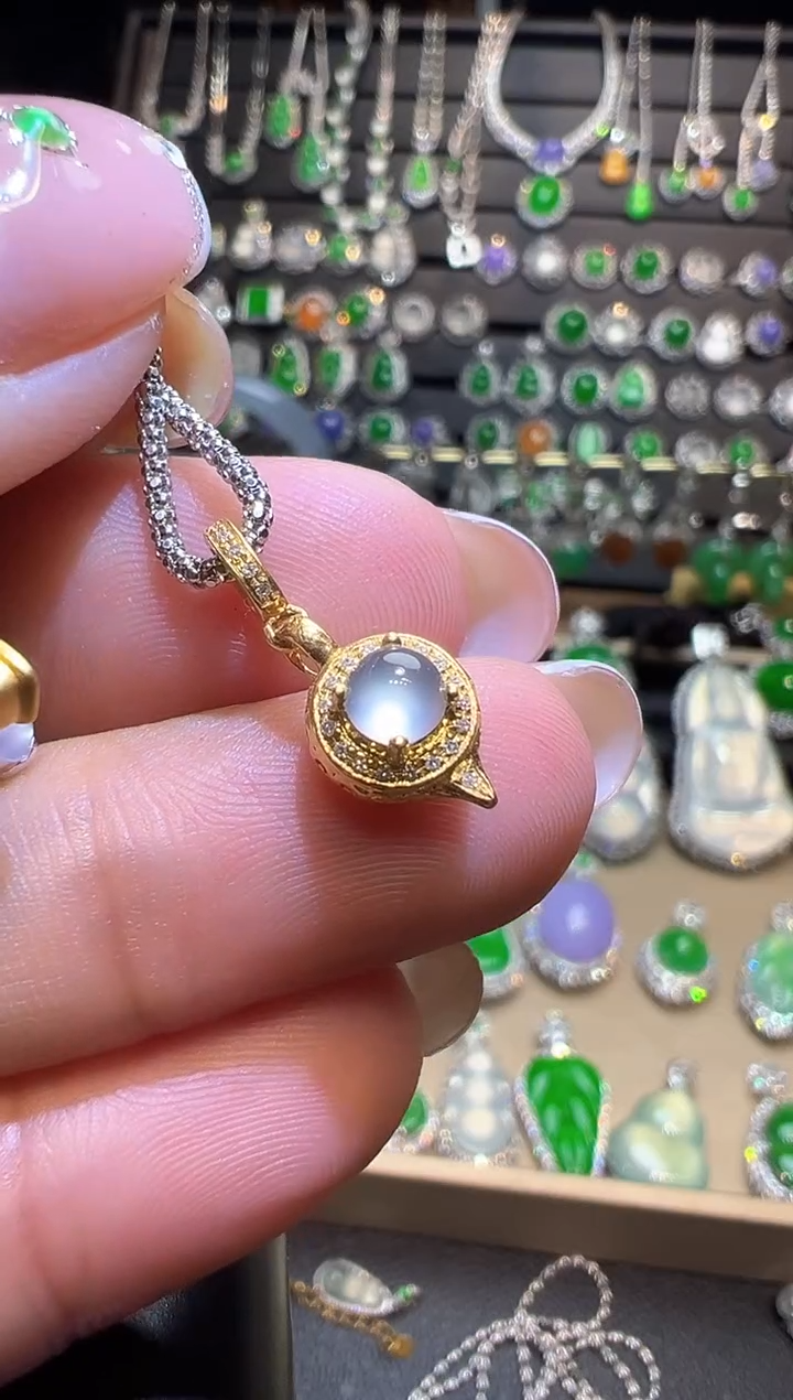 吊坠(不含链)18K金镶嵌翡翠蛋面