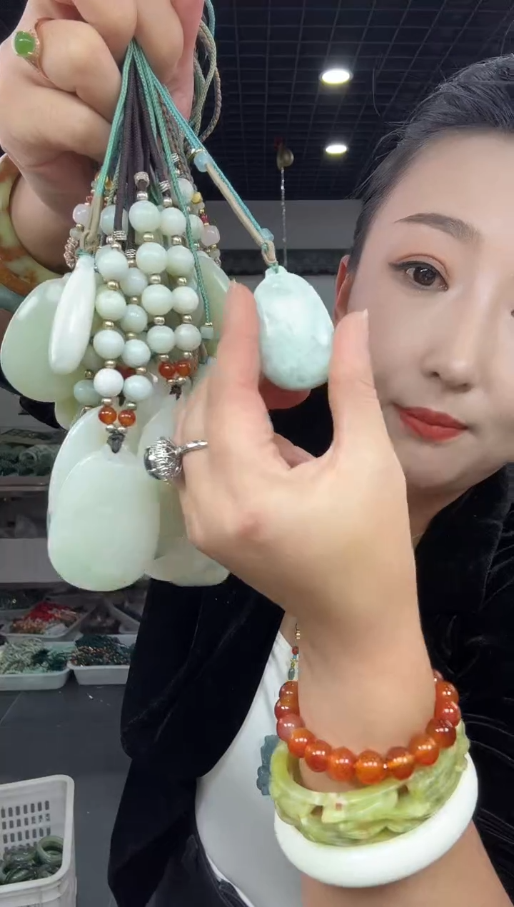 颈饰未镶嵌和田玉翠亲无事牌