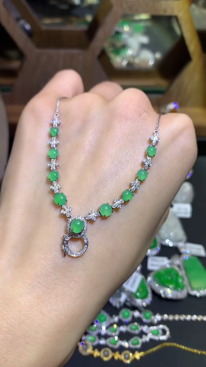 【闪购商品】翡翠吊坠(不含链)18K金镶嵌吊坠