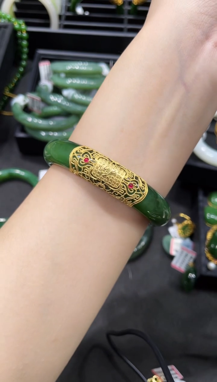 【闪购商品】和田玉手镯18K金镶嵌多样性发一