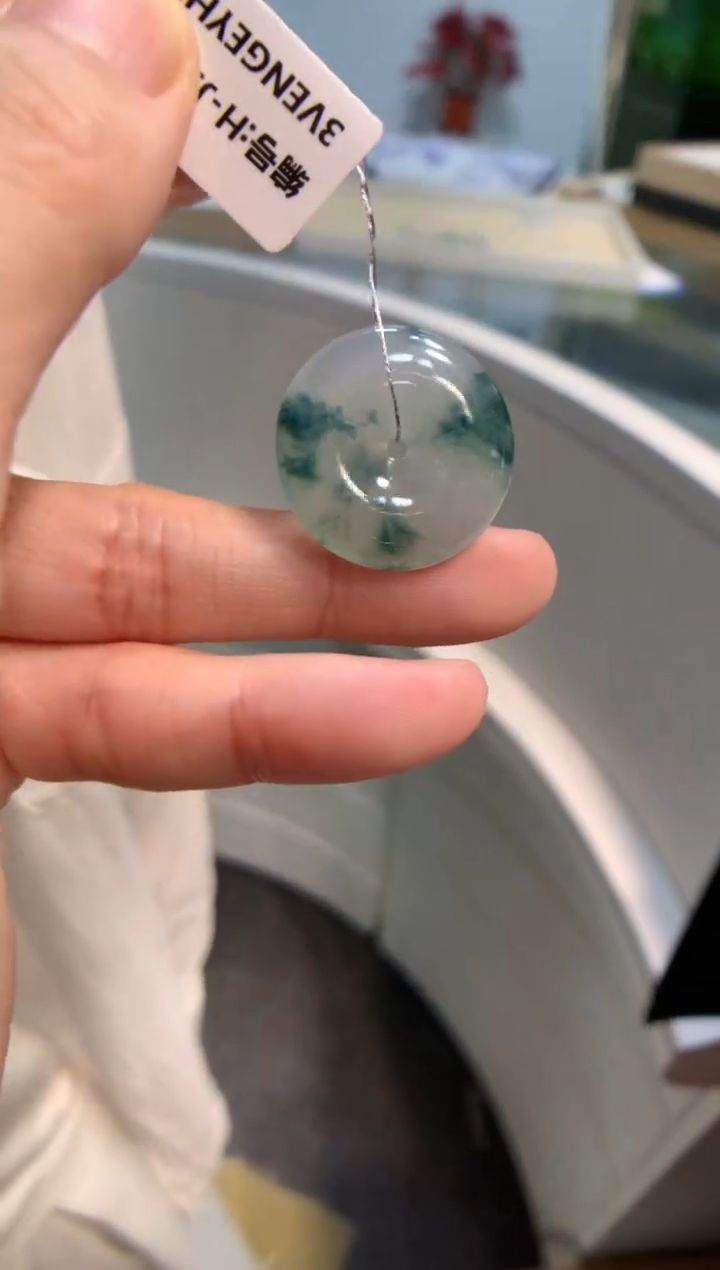 颈饰未镶嵌翡翠平安扣