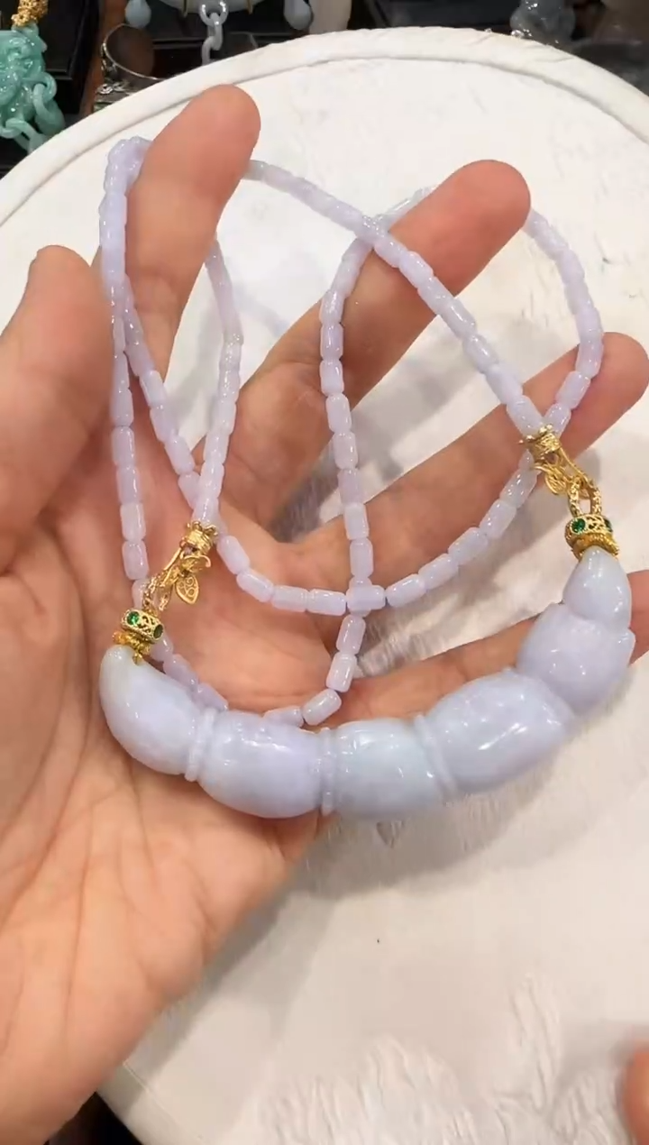 翡翠未镶嵌颈饰国风