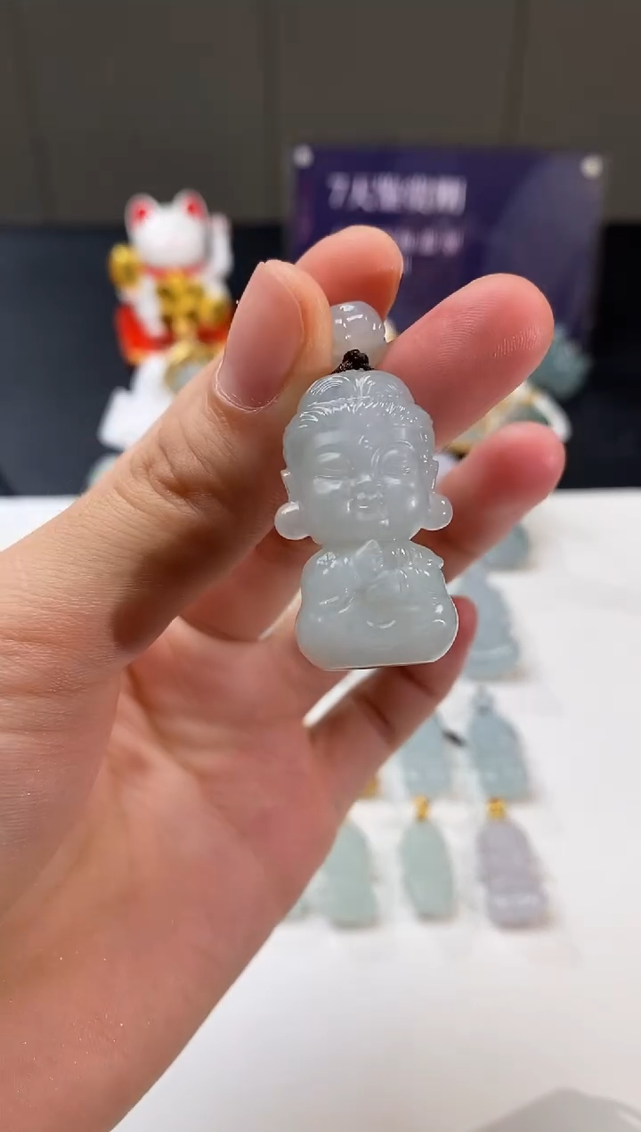 翡翠未镶嵌颈饰宝宝佛