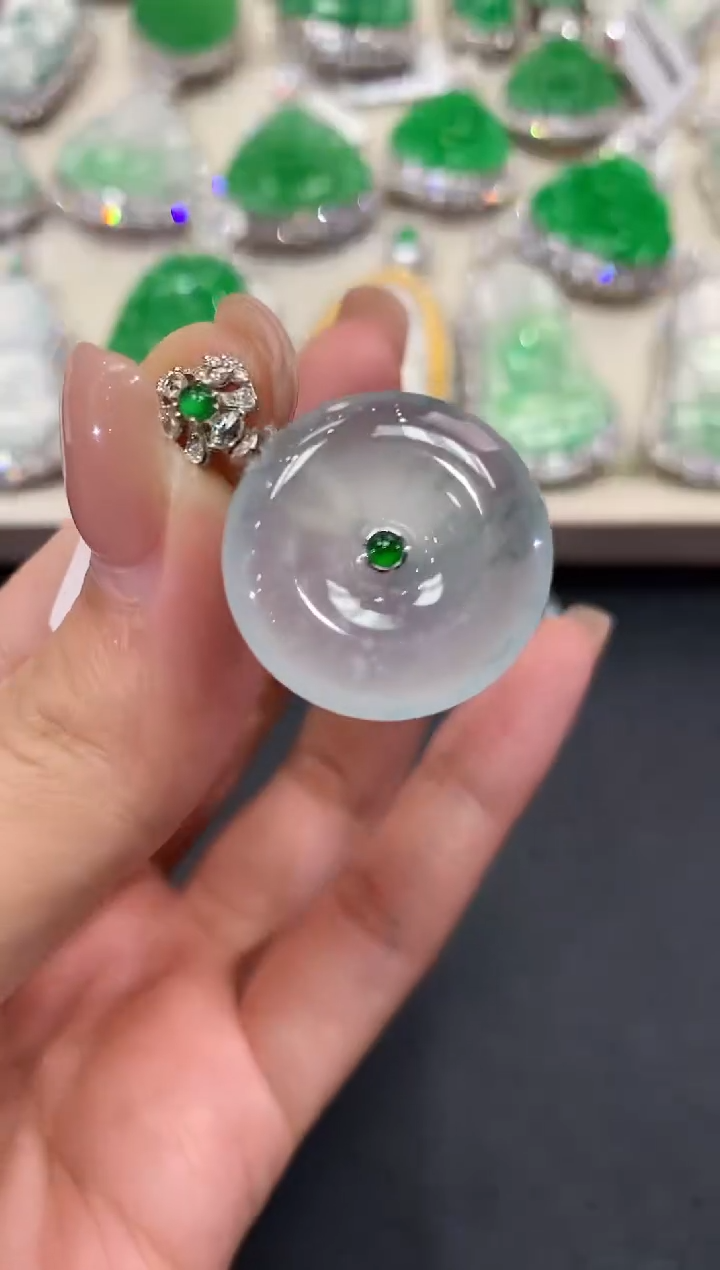 【闪购商品】翡翠吊坠(不含链)18K金镶嵌q83           