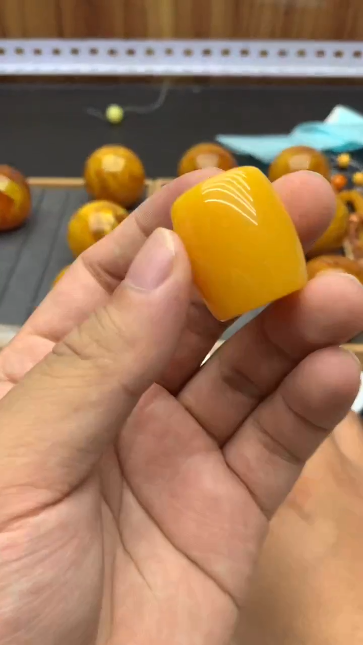 D166.满黄24桶珠