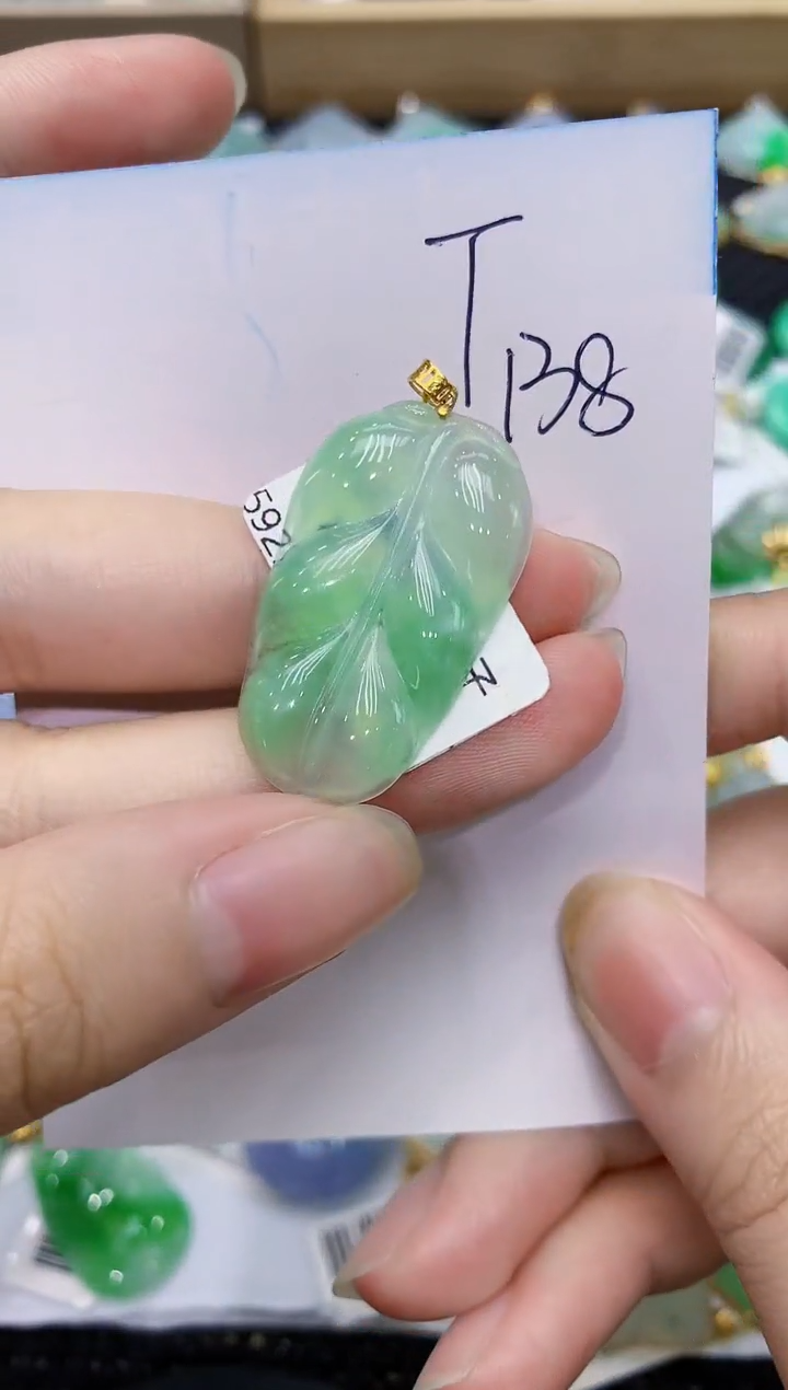 翡翠18K金镶嵌颈饰111111111