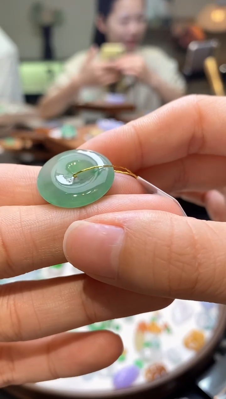 翡翠未镶嵌颈饰平安扣