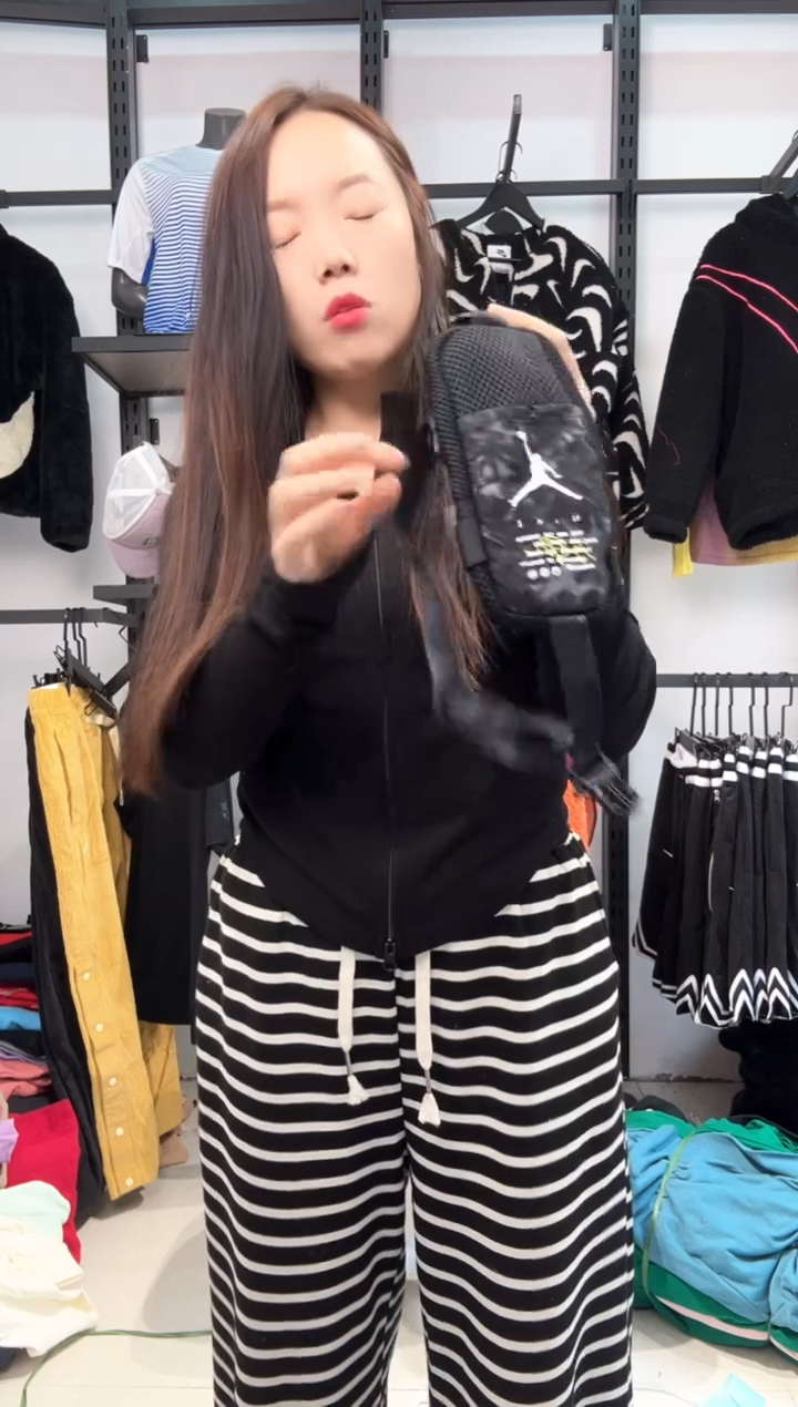 2608 编码  瑕疵直播间过款为准 尺码
