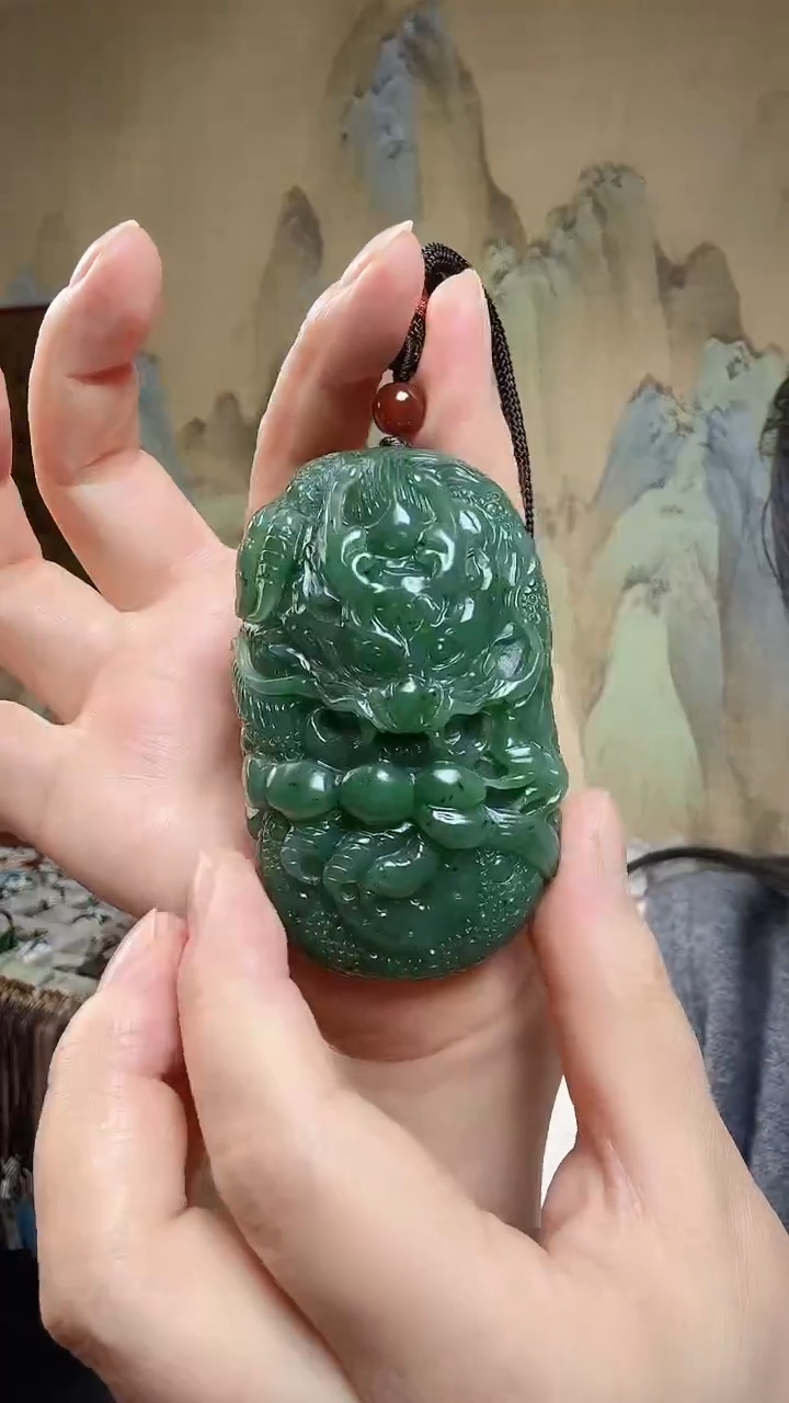 颈饰未镶嵌和田玉.