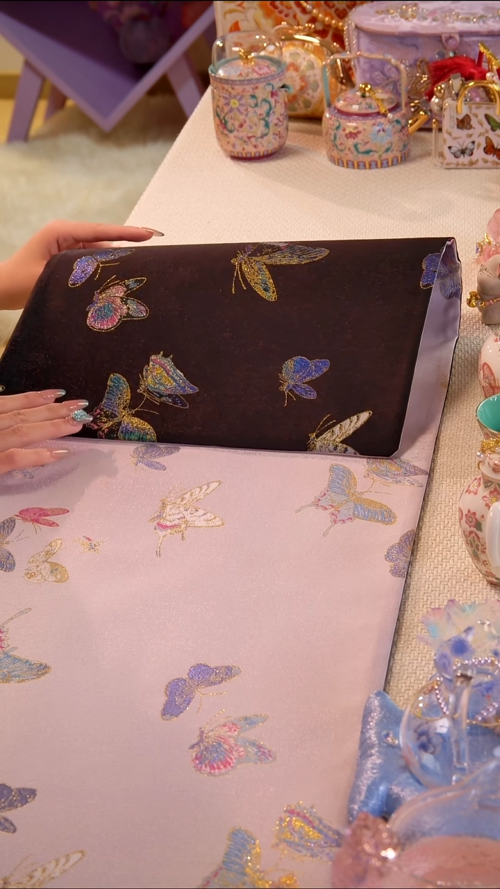 蝴蝶 茶席如图所示