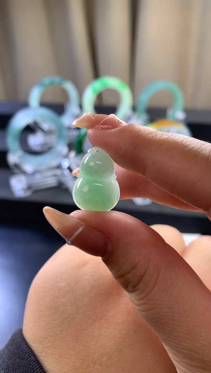 颈饰未镶嵌翡翠来***式翡翠葫芦一个多样性发货