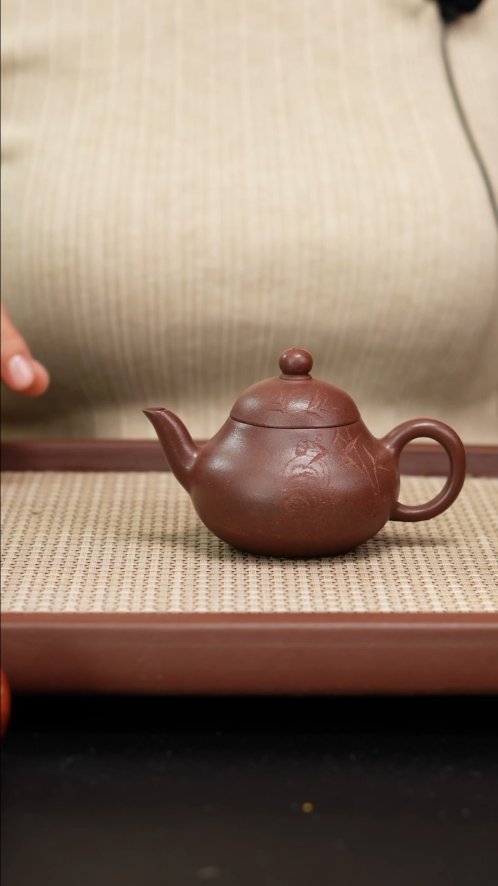 【闪购商品】紫砂茶壶底曹清梨形刻绘130
