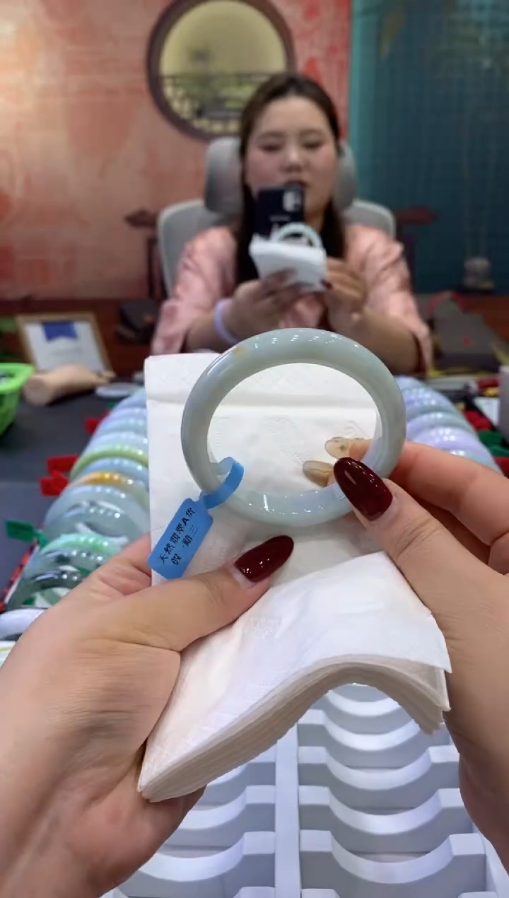 【闪购商品】翡翠手镯未镶嵌多人0005169