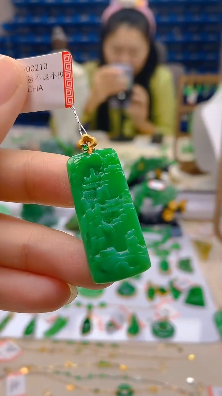 颈饰18K金镶嵌翡翠新号开播 全场乱卖