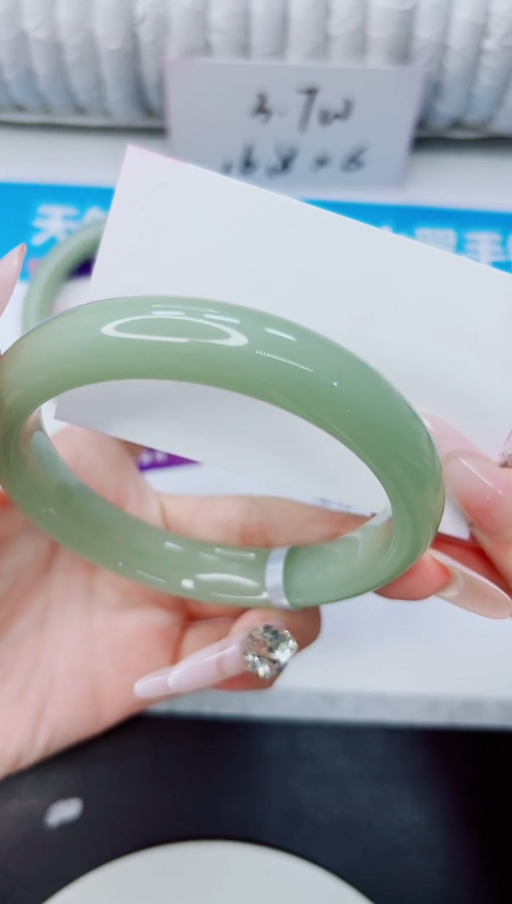 石英质玉手镯未镶嵌357/55.3