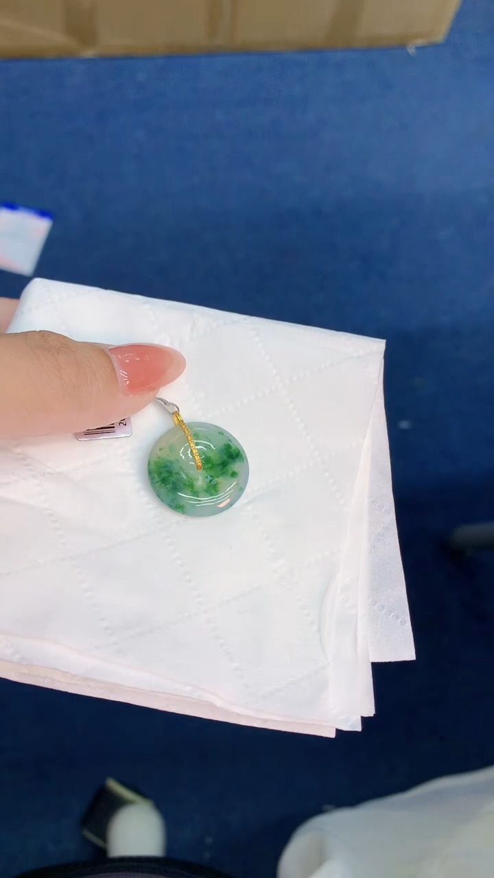 翡翠18K金镶嵌颈饰          1