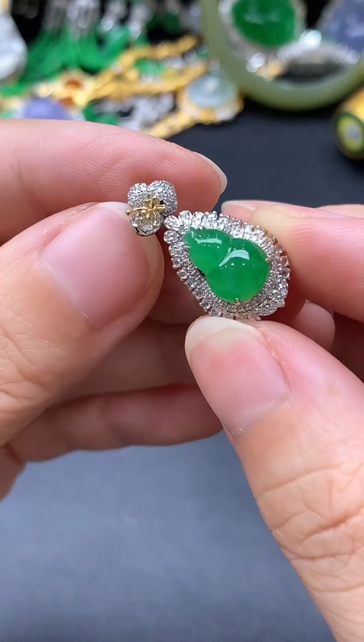 颈饰18K金镶嵌翡翠555-中国好珍宝