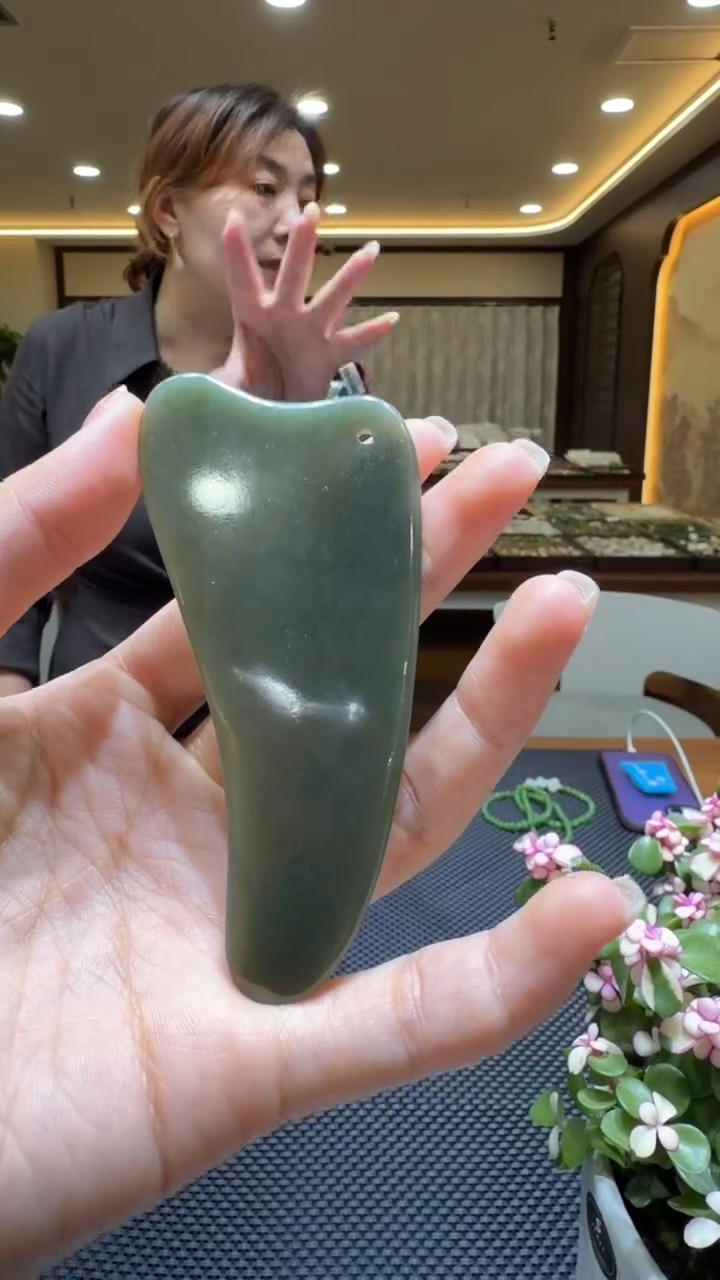 颈饰未镶嵌和田玉挂件