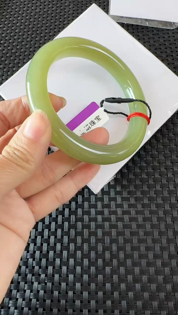 【闪购商品】和田玉手镯未镶嵌约58MM湖水绿