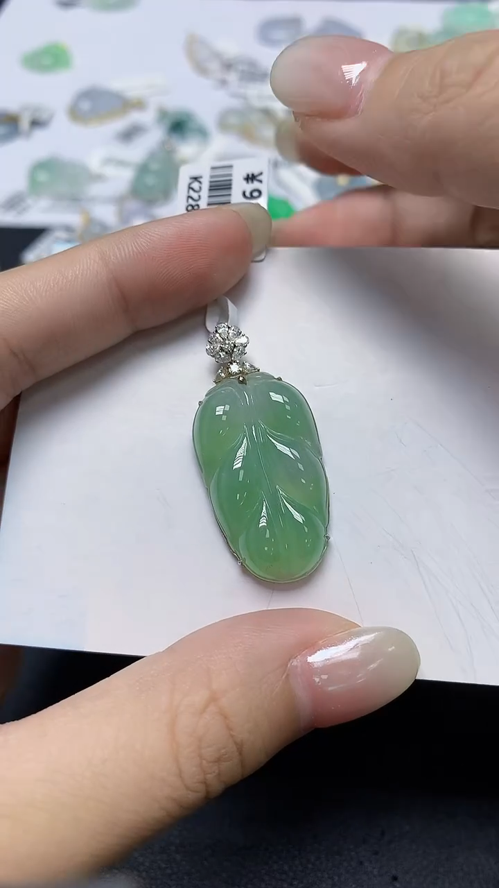 翡翠18K金镶嵌颈饰天然缅甸翡翠A货